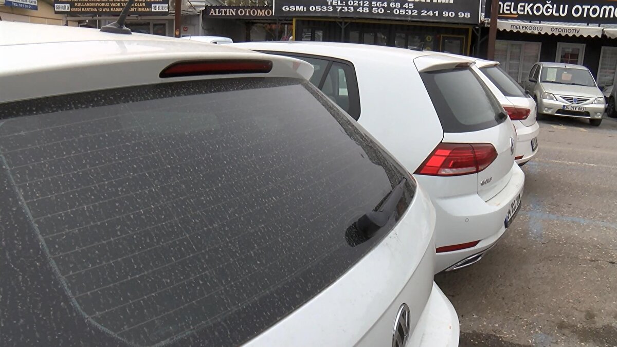 Bülent Yeşilyurt "Gece çok fena bir çamur yağdı. Genelde bu aylarda hep böyle oluyor. Ben gece çalışıyorum. Sabaha kadar çamur yağdı. Şimdi aracımı temizleyip eve gideceğim" diye konuştu.