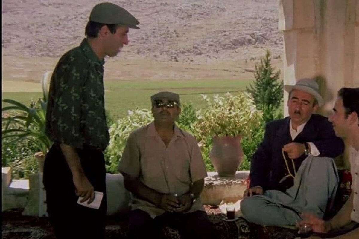 Kibar Feyzo filminin konusu: Yönetmenliğini Atıf Yılmaz'ın yaptığı; Kemal Sunal, Müjde Ar, Adile Naşit, Şener Şen, İhsan Yüce, İlyas Salman ve Erdal Özyağcılar'ın rol aldığı, 1978 yapımı bir komedi filmidir.  Feyzo askerden döndükten sonra Gülo’ya talip olur. Köyde Gülo’ya başka talipler olduğu için babası başlık parasını açık arttırmaya koyar. Ve on bin peşin, on bin senet karşılığı Gülo, Feyzo’nun üstünde kalır. Feyzo borcunu ödemek için kente gidip çalışmaya başlar. Kentten her dönüşünde köylülere artık şehirlerde ağalık düzeninin olmadığını, başlık parasının kalktığını anlatarak ağaya karşı cephe oluşturur. Filmin çekimleri Hatay-Reyhanlı'nın Harran köyünde yapılmıştır.   Film, Hatay ilinin Reyhanlı ilçesinin Harran köyünde çekilmiştir. Bu köy, Kibar Feyzo dışında da pek çok film ve dizinin çekildiği yer olmuştur. Kibar Feyzo ekibinin dışında Kadir İnanır, Tarık Akan, Necla Nazır ve Türkan Şoray gibi oyuncular da bu köyde çekilen filmlerde rol almışlardır. “Kibar Feyzo filmi nerede çekildi?” sorusuna filmin bir sahnesinde cevap verilmiştir. Aldığı ücreti düşük bulan Feyzo’nun itirazı üzerine işveren, “Onlar sendikalı.” demiştir. Feyzo ise “Ben de Harranlıyam.” şeklinde cevap vermiştir. Hatay’ın Reyhanlı ilçesinde bulunan bu köyün adı değişmiş ve Kavalcık adını almıştır. Bu nedenle Şanlıurfa’nın Harran ilçesi ile karıştırılmaktadır.