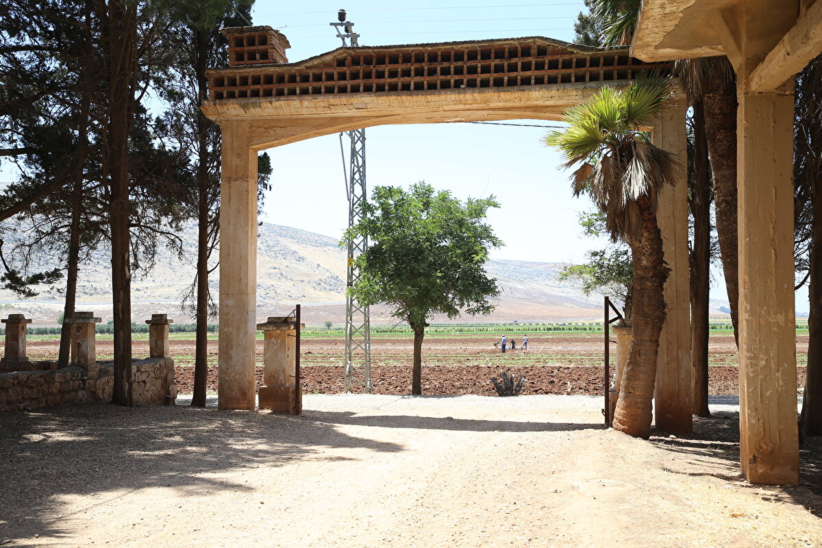 Mahalle sakinlerinden Muavfak Demirhan ise konağın müzeye dönüştürülecek olmasının kendilerini mutlu ettiğini anlatarak, Burası sevilen film ve dizilerin çekildiği mekan olarak biliniyor. Müze, konağı görmek için daha çok ziyaretçi gelmesini sağlayacaktır. diye konuştu.   