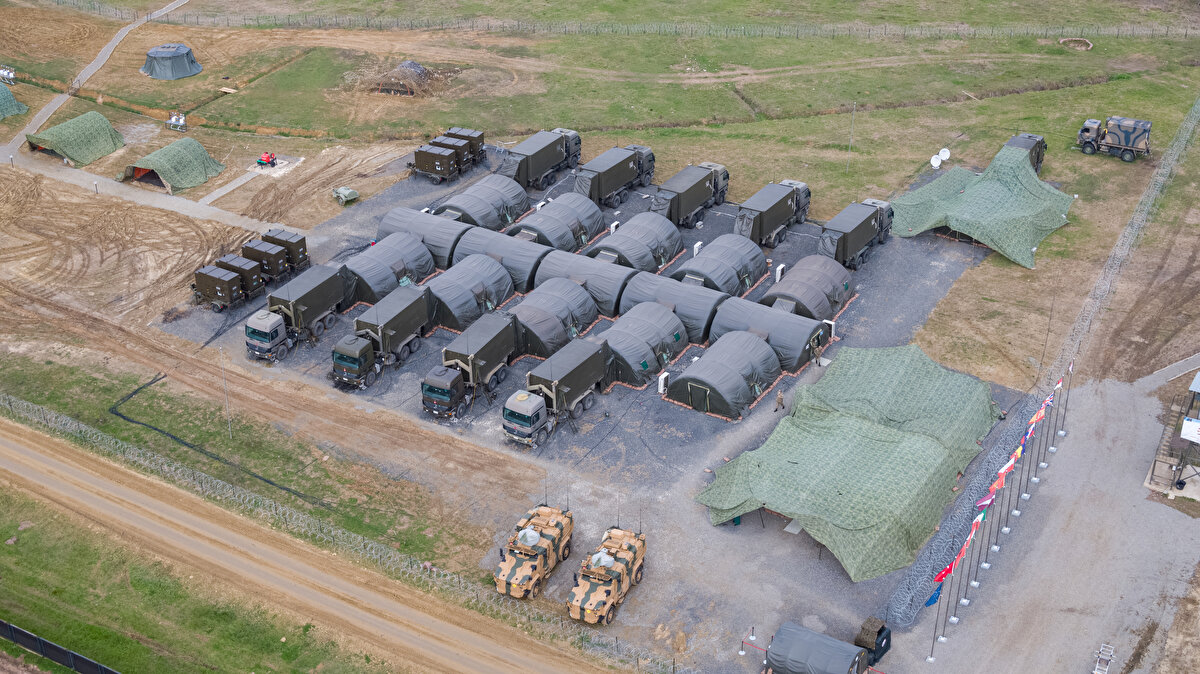 Tam hareketli ve balistik korumalı komuta ve kontrol konteyner üssü, üst seviye koruma, istihbarat altyapısı ve hareketliliği ile güvenlik güçlerinin ihtiyacını karşılayacak. Komuta kontrol üssü, son kullanıcıları tarafından büyük beğeni aldı.