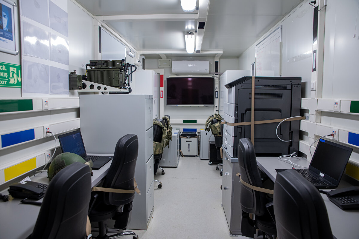 Sınır ötesi taşıma sağlayabilecek kapasitede mobiliteye sahip balistik korumalı üs, bu özelliğiyle Türk askerinin bulunduğu farklı coğrafyalarda da görev yapabiliyor.