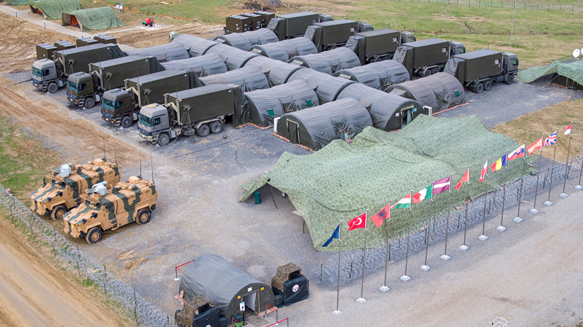 Nurol Teknoloji’nin tasarlayıp ürettiği tam donanımlı konteyner EN 1063 standardında tanımlanan en üst seviye olan 7,62x51 milimetre kalibrelik zırh delici mühimmata karşı koruma oluşturuyor.