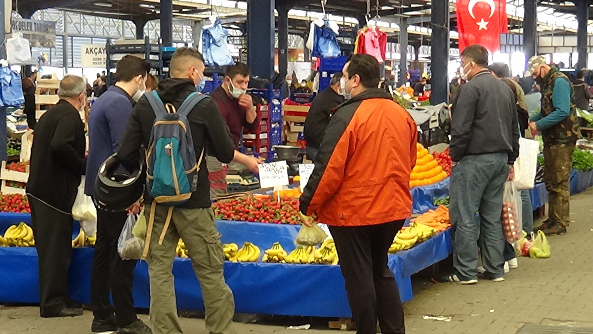 Çanakkale, bu artış ile 10-16 Nisan haftasındaki vaka sayısında Türkiye'de en riskli il olarak kayıtlara geçti. Çanakkale'de vaka sayıları, 8 Şubat'tan beri 26 kat artış gösterdi.

