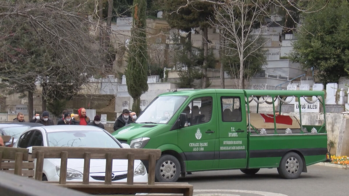 Cenazesi olanlar toplam 10 kişiyle sınırlı olmak kaydıyla seyahat izin belgesi alabilecek.
