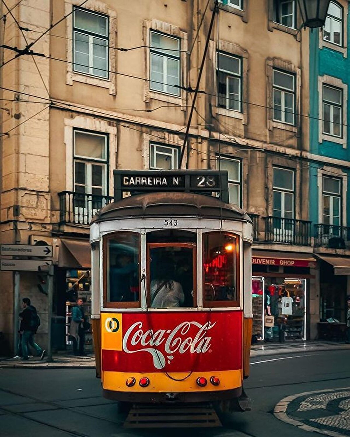 Lizbon metropolü işte bu haliçte yer alır. Fenikeliler vaktiyle “güvenli liman” anlamına gelen “Allis Ubbo” diye adlandırmışlar Lizbon'u. Eski Yunancada Olisipo, Latincede Olissipona, sonra Lisboa  Lizbon diye söylenegelmiş. ⠀