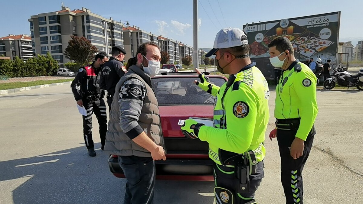 Bunun üzerine harekete geçen İnegöl İlçe Emniyet Müdürlüğü ekipleri, Ali Rıza Altunbay’ın 90 bin TL’ye modifiye ettiği otomobili için inceleme başlatmış ve incelemenin ardından araçtaki teknik değişikliklerin ruhsata işletilmesi için Altunbay’a 7 gün süre vererek, 132 TL ceza kesmişti. Ancak bu süre içinde Altunbay’ın otomobilde yapılan teknik değişiklikleri araç tescilini yapan kuruluşa bildirmemesinden dolayı, otomobil 8 Temmuz 2020’de trafikten men edilmişti. 
