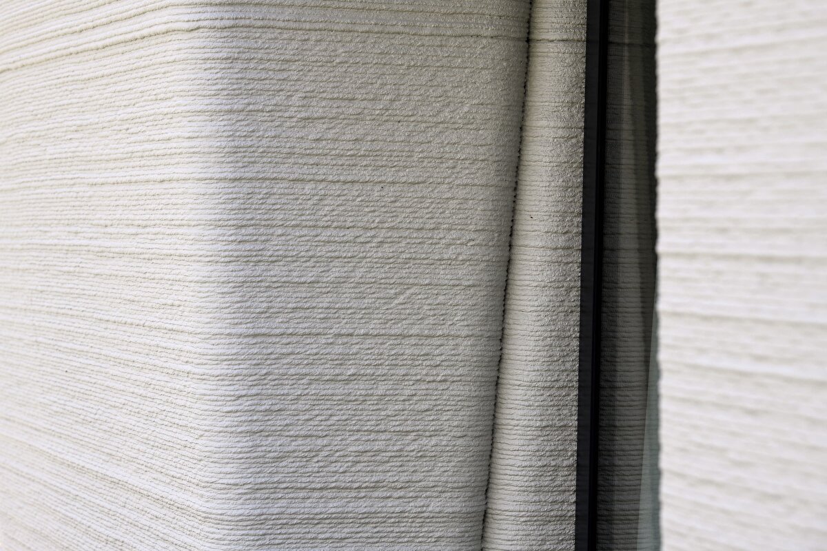 Evde ilk günlerini geçiren Elize Lutz ve eşi Harrie Dekkers, AA muhabirine, kısmen kullanmaya başladıkları eve ağustos ayı itibariyle yerleşeceklerini belirtti.