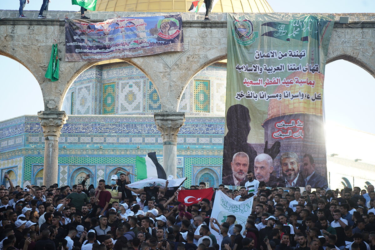 Kudüs'teki Filistinliler, her yıl olduğu gibi bu yıl da bayram namazı için Harem-i Şerif'e akın etti.