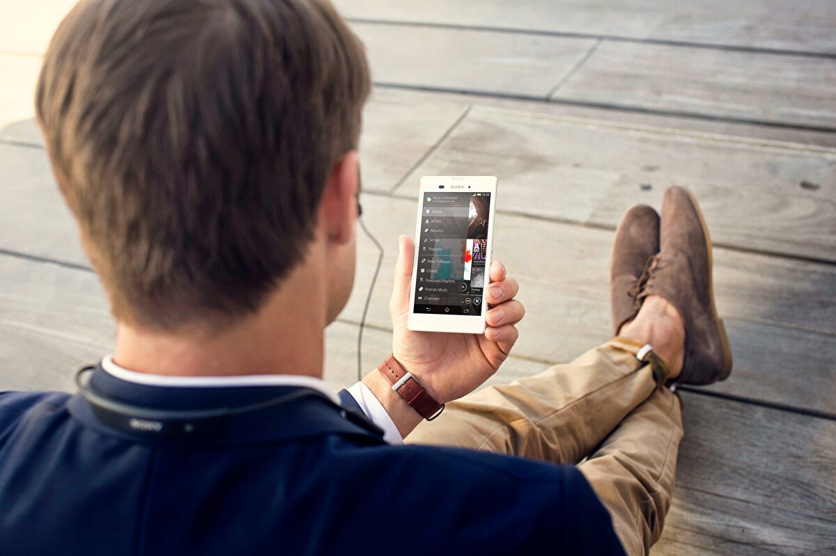 Abonesi olduğu markanın kampanyalarından dert yakınan bir tüketici, “Yıllar öncesinde bir elimiz yağda bir elimiz balda. Gel dedin geldik ve aileye katıldık. Ve geldik geleli yüzümüze bakmıyorsun. Gözün hep dışarıda. Bir kampanya yapıyorsun kendimizi ekonomik gücü olmayan biri gibi çaresiz hissettiriyorsun. İlla gidip başka operatörden mi gelelim sana değerimizi anlaman için. Bu nasıl bir çifte standarttır? Evine ve ailene biraz bak artık. Bütçen varsa önce biz ailenle paylaş. Bırak bu çapkın kampanyaları. Etme. Saygılarımla. 8 yıllık abonen” ifadelerini kullandı.

