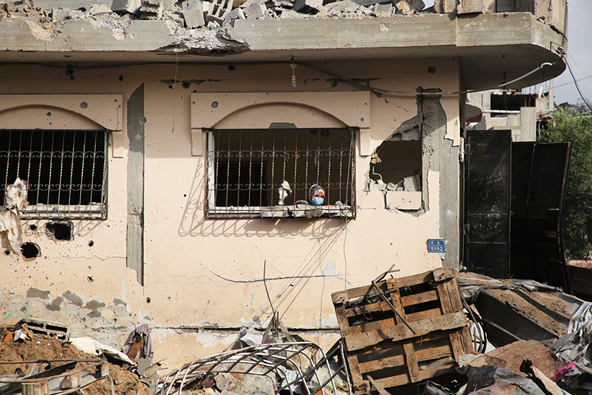 Bunun üzerine İsrail ordusu, Gazze Şeridi'ne yönelik "Surların Muhafızı" adıyla askeri operasyon başlatıldığını bildirmişti.
