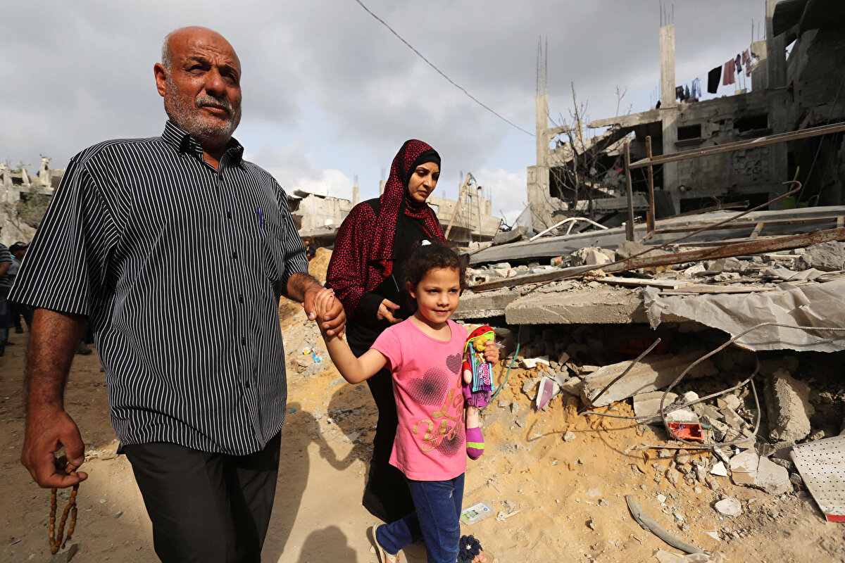 İsrail'in işgal altındaki Doğu Kudüs'te bulunan Mescid-i Aksa'da ramazan ayında ibadet edenlere saldırması ve Şeyh Cerrah Mahallesi sakinlerini evlerinden zorla çıkarma planı bölgede gerginliği tırmandırmıştı.
