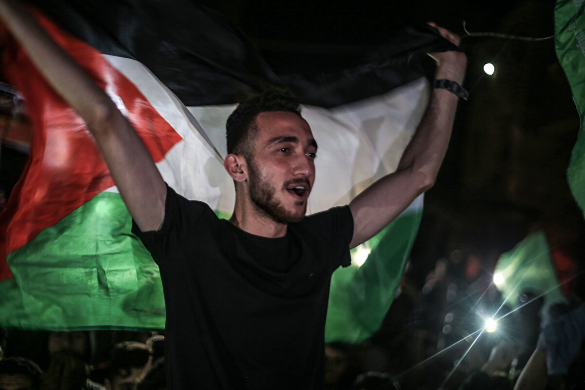 İsrail basınında yer alan haberlerde, İsrail Güvenlik Kabinesinin abluka altındaki Gazze Şeridi'nde 10 Mayıs'tan bu yana devam eden saldırılara son verilerek ateşkese gidilmesi için yapılan oylamayı kabul ettiği bildirilmişti.