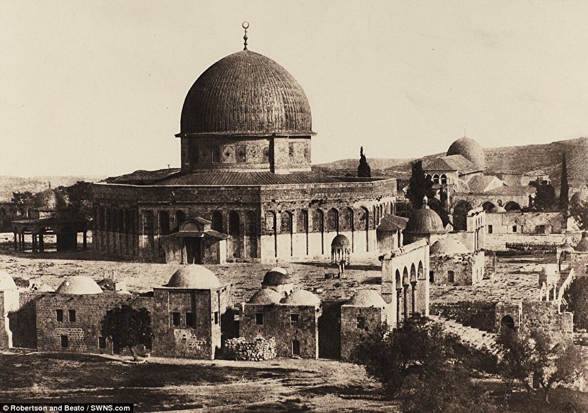 1 milyon sterlinlik fotoğraf koleksiyonunun bir parçasını oluşturan 1850'lerin Kudüs’ünün 1000 siyah beyaz fotoğrafından biri.