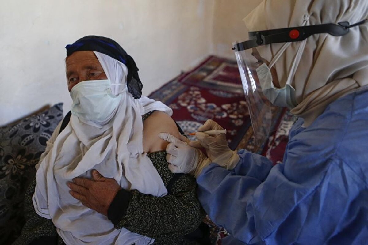 Aşılama programının başlangıcında, Gülcan ile yola çıkan Dr. Duyan, AP’ye yaptığı açıklamada, "Kısa süre sonra durumun böyle olmadığını anladılar. Çoğunlukla aşının felce neden olabileceği söylentileri nedeniyle  endişeleniyorlar" ifadelerini kullandı.

Bununla birlikte, aşı şişeleri taşıyan soğutucularla donatılmış mobil aşılama ekipler, Nisan ayından bu yana Türkiye'nin çeşitli illerinde faaliyet gösteriyor. Bu sayede daha fazla sağlık çalışanı, insanların fikrini değiştirmeleri için onlara telefonla ulaşıyor. Ardından aşılarını yapıyor.

