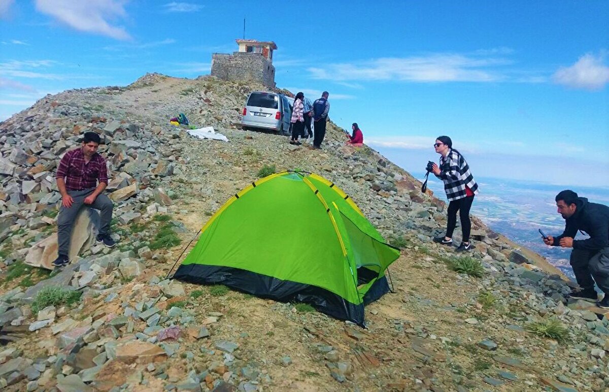Bölgedeki inceleme ve araştırma sonucu metrekarede 500 ila 10 bin uğur böceği tespit edildi. Amanos Dağlarının doğusunda bulunan Çimen Dağı-Uludaz Tepesi’nin yaklaşık 10 hektarı, uğur böcekleriyle kaplı.
