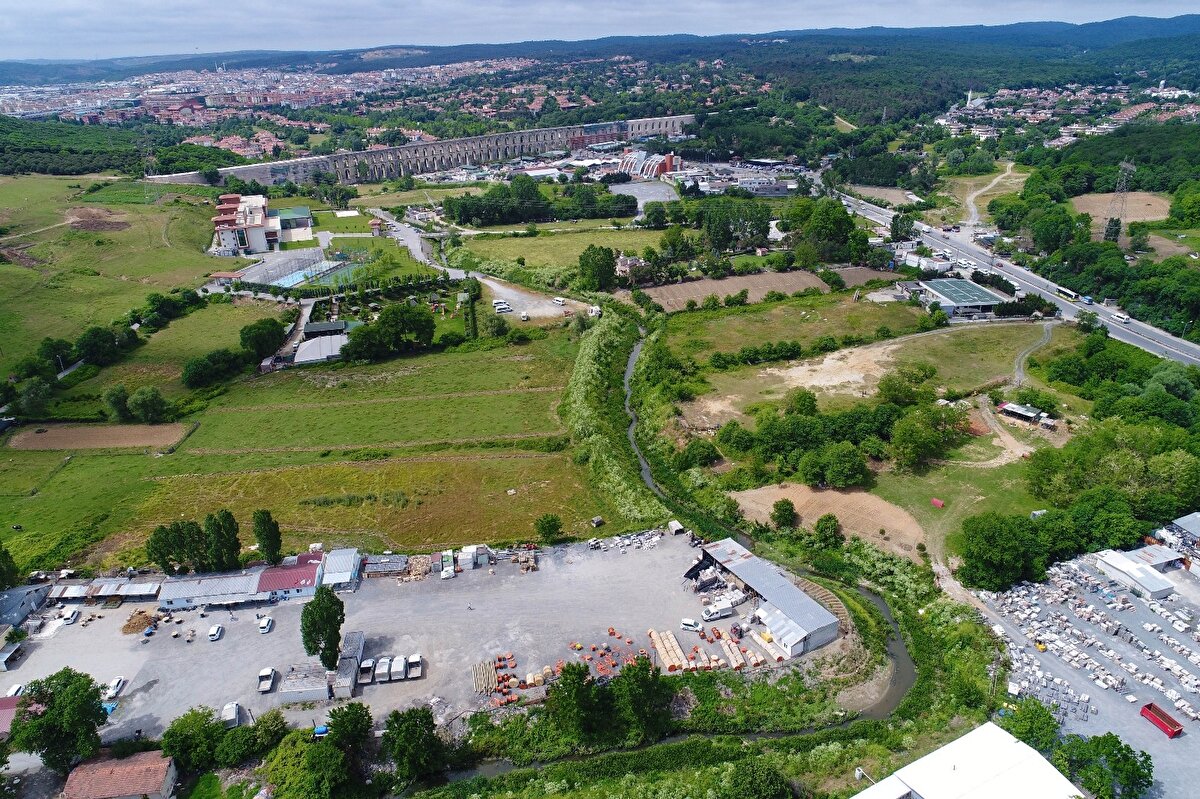 Atık su tarlaya mı gider, hayvan mı içer kim içerse içsin aynı zararı yaşayacaktır. Bu su ağır metal ve kirlilik içerdiğini düşünüyorum. Bu durum hem çevreye hem insanlara zarar vermektedir” diye konuştu.

