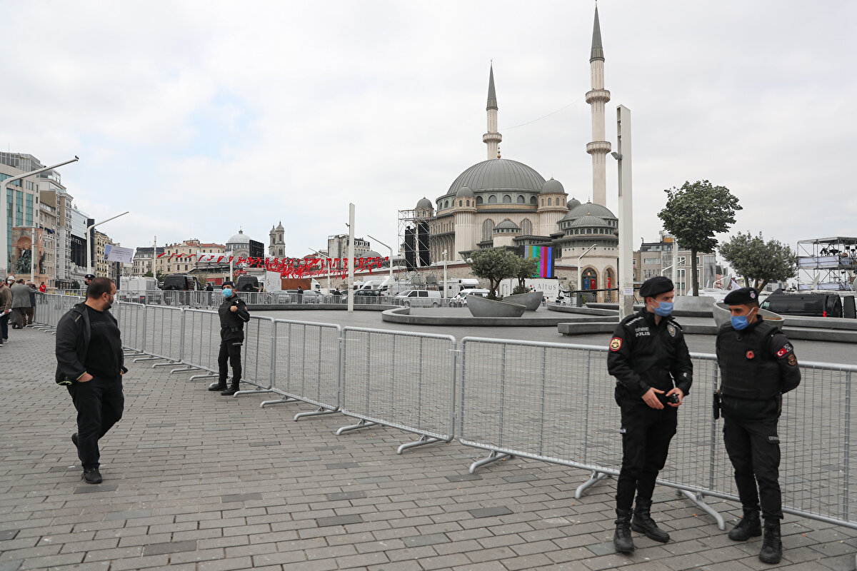 Taksim'e cami projesi 1991 yılında iş adamı İbrahim Arslan başkanlığında kurulan Taksim Cami Kültür ve Sanat Vakfı ile yeniden gündeme geldi. 86 kişilik vakıf meclisinde Recep Tayyip Erdoğan, Vehbi Koç, Rahmi Koç, Sabri Ülker, Sakıp Sabancı, Semiha Şakir, Şarık Tara, Osman Boyner, Ekmeleddin İhsanoğlu, Kemal Ilıcak, Asım Kocabıyık, Prof. Dr. Esat Coşan, İbrahim Cevahir, Tayyar Altıkulaç, Ahmet Kabaklı, Taha Akyol, Fuat Bol, Necati Özfatura bulunuyordu.  