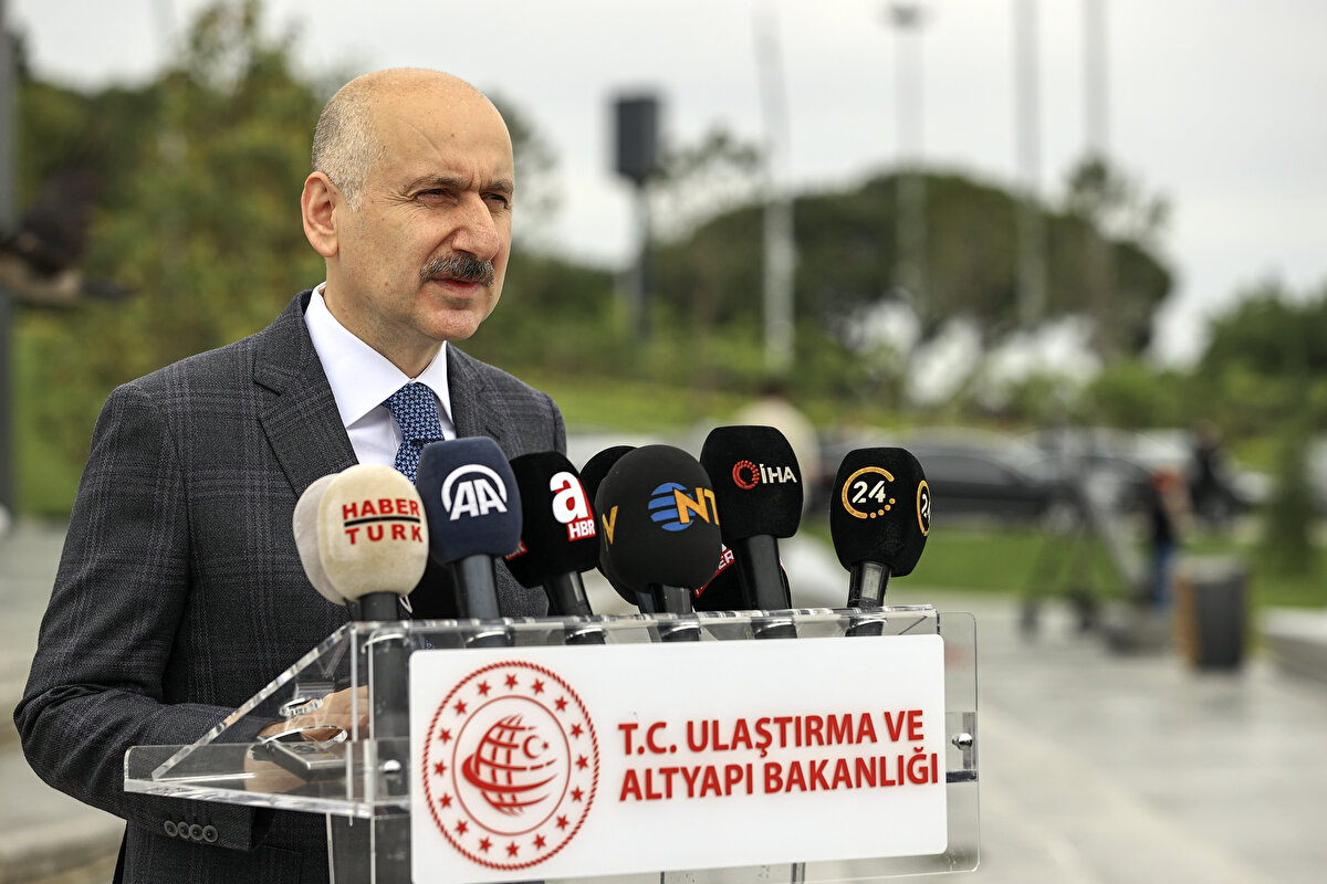 Karaismailoğlu, şu bilgileri verdi:

İstanbul'da yayın yapan FM radyo ve TV kanallarının tek bir kuleden hizmet vermesi amacı ile kurulan Çamlıca Kulesi'nden, FM radyo yayıncılarına anten, birleştirici, verici cihaz, elektrik, jeneratör yedekleme, UPS, elektronik bakım ve onarım, 7/24 esasına göre yayın izleme olarak tanımlanan hazır verici tesis hizmeti sunulmaktadır. Kulemiz sayısal yayıncılık altyapısına uygun şekilde inşa edilmiştir.

Bir süredir İstanbulluların keyifle izlediği Çamlıca Kulesi ışıklandırmalarında da ayrı ayrı kontrol edilebilen 62 bin noktada, 16,7 milyon renk tonu kullanılmakta. Bu sistem dünyanın kendi alanında bugüne dek yapılmış en kapsamlı yazılımı sayesinde mümkün olmaktadır. Diğer yandan Çamlıca Kulesi'nin inşası, Çamlıca Tepesi'nin çehresini değiştirme imkanı vermiştir.