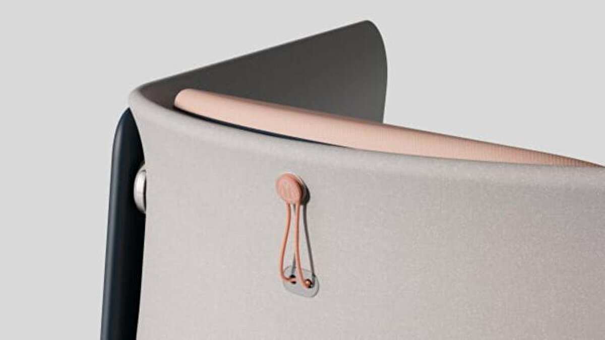 Covid19'la birlikte tasarımsal değişiklikler sunan uçak tasarımcılarından JPA Design, bir bölmeyle yolcuları birbirinden ayırırken çöp alanlarıyla kimseyle muhattap olmayacak noktaya getiriyor.