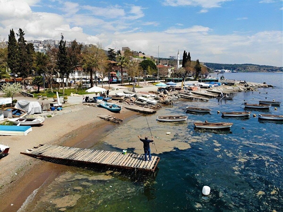 Bu sistemler uygulandığında artık denizlere atık bırakmanın da ortadan kalkmış olacağına dikkat çeken Dr Kesici, “Bu teknolojiyi mutlaka kurmamız lazım çünkü İstanbul dünyanın göz bebeği, doğayla dalga geçilmiyor. Yaşadığımız Covid bize doğanın dengelerinin bozulduğunda başımıza nelerin gelebileceğini gösterdi. Bu olay da bize diyor ki 'Artık dikkat edin' Bu deniz ölü, kokmuş deniz haline geldi. Aynı Mamak çöplüğünün patladığı gibi patladı diye konuştu.