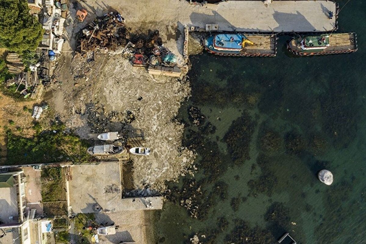 Diğer sistemin ileri oksidasyon olduğunu belirten Dr. Kesici, “Toksik olan organik ve kimyasal atıkların giderilmesini sağlayan arıtma sistemi. Bu modeller bir evden bir fabrikaya, mahalle ve kasabadan bir şehre kadar uygulanabilecek sistemdir. Geri dönüşümü çok önemli. Bu teknolojiyle ev, fabrika, tarım alanları, derelerden arıttığımız suları geri dönüşüm olarak kullanabiliriz. Denize vermemiz şart değil. Tekrar tarım alanları ve evlerde tuvaletlerde kullanılabilir dedi.