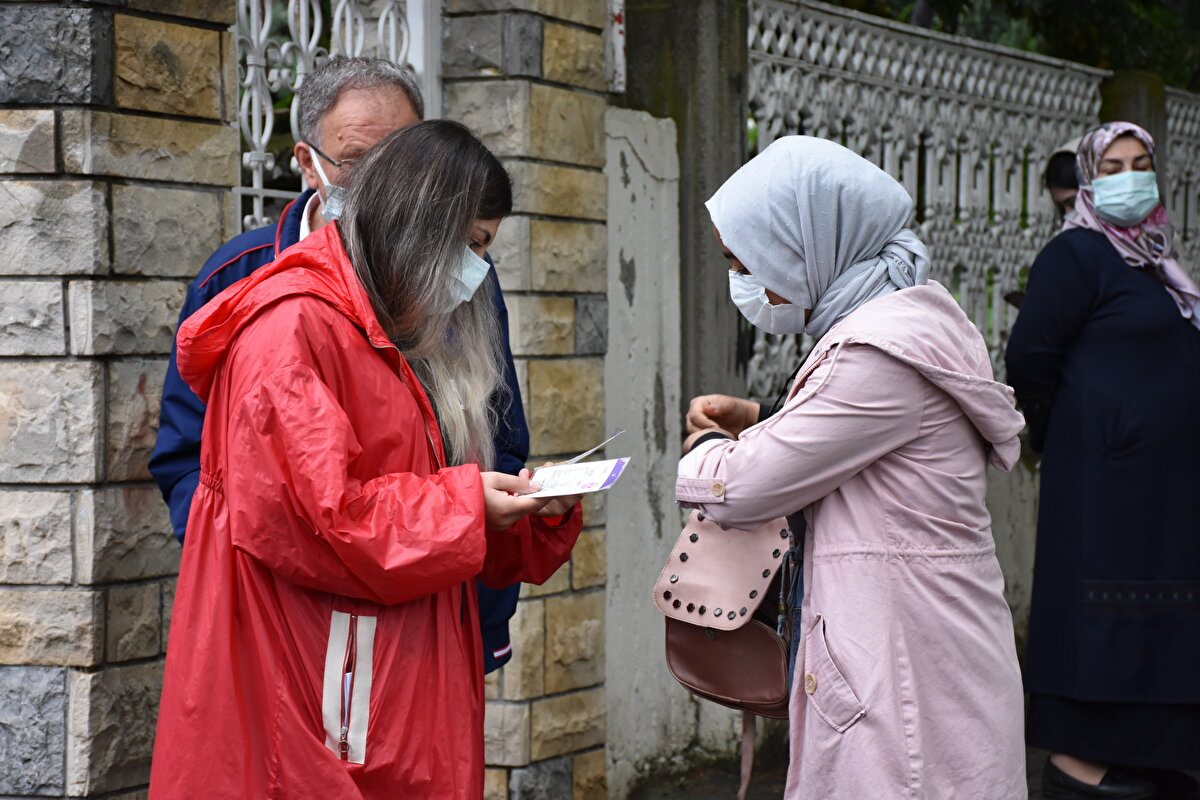 Bu kapsamda, sınavla öğrenci alan okullara toplam 174 bin 160 öğrenci alınacak. Anadolu liselerine 56 bin 396, fen liselerine 36 bin 980, sosyal bilimler liselerine 10 bin 142, Anadolu imam hatip liselerine 36 bin 712, mesleki ve teknik Anadolu liselerine 33 bin 930 kontenjan ayrıldı.