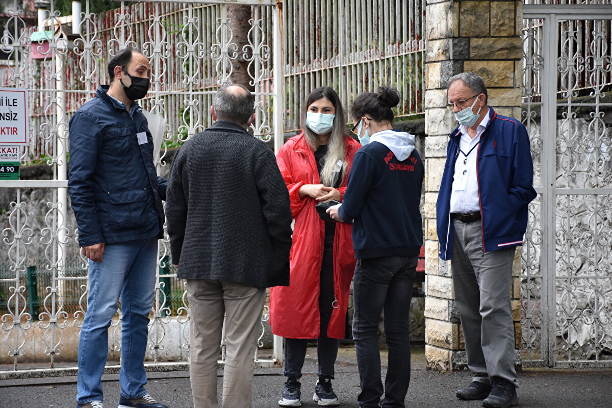 Milli Eğitim Bakanlığınca (MEB), Liselere Geçiş Sistemi (LGS) kapsamında 6 Haziran'da yaklaşık 1 milyon 200 bin ortaokul 8. sınıf öğrencisine yönelik düzenlenecek merkezi sınav, 973 yurt içi ve 4 yurt dışı sınav merkezinde, 17 bin 793 okulda ve 82 bin 355 salonda gerçekleştiriliyor.