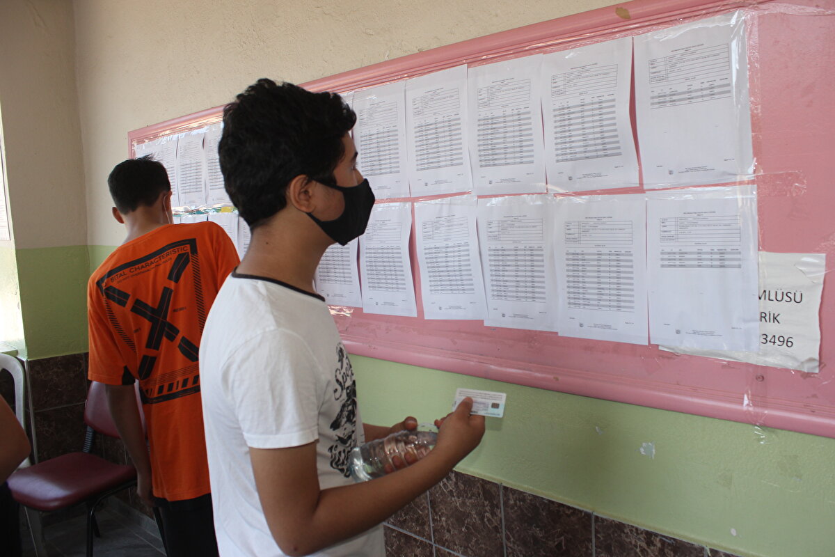 Rehber öğretmenlere kendi okullarında görev verilerek öğrenci ve velilere rehberlik etmeleri sağlanacak.