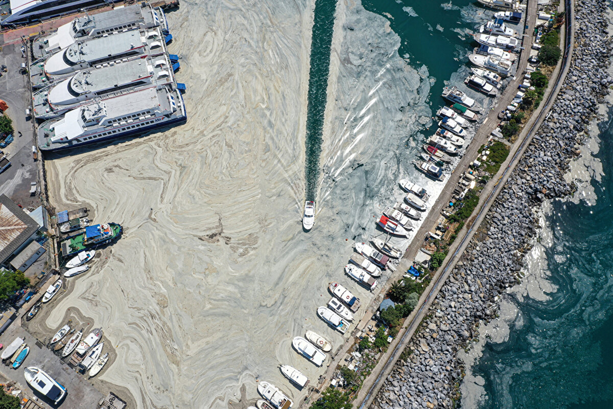 Marmara Denizi’ne gemilerin atık sularının boşaltılmasının önlenmesine yönelik üç ay içerisinde düzenleme yapılacak.