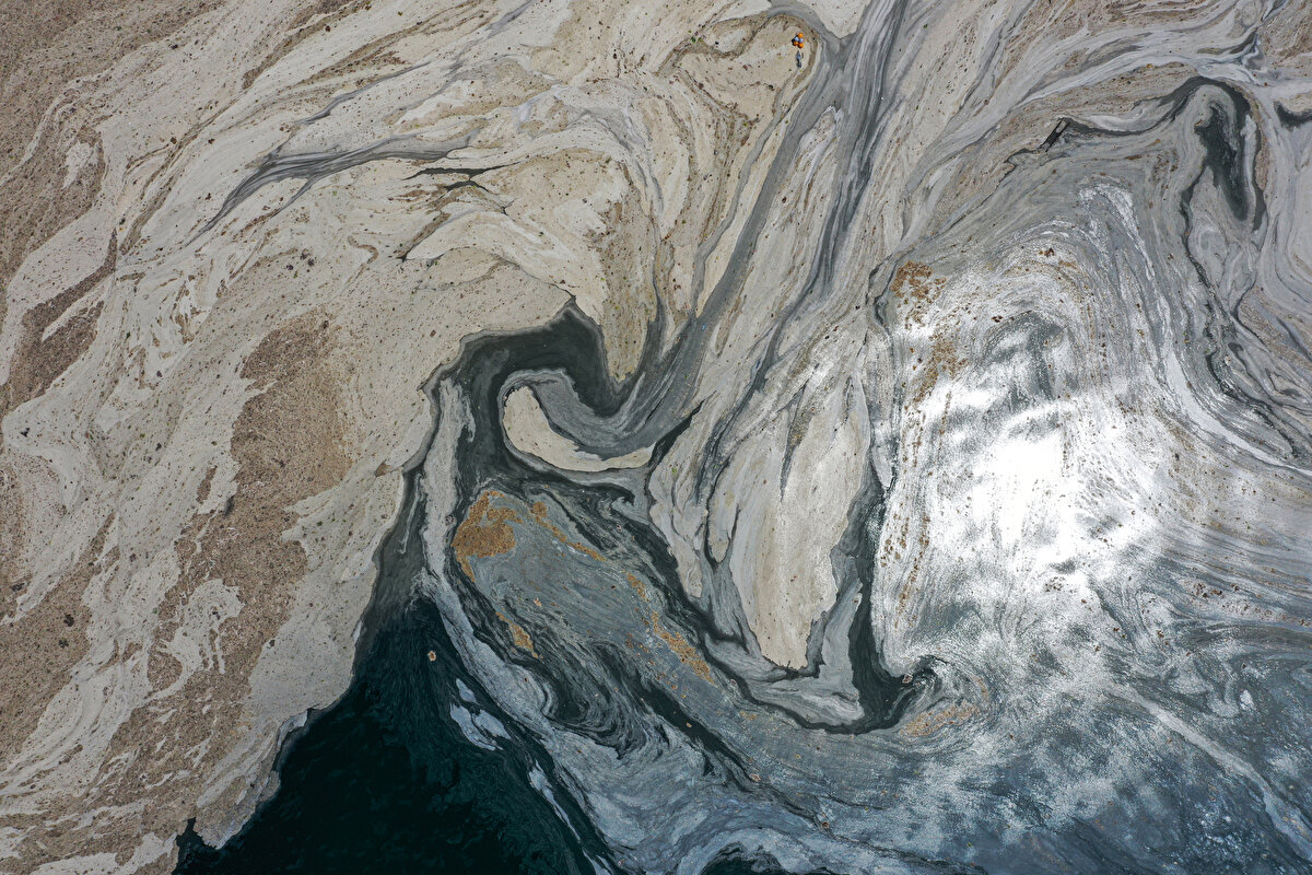 Marmara Denizi’yle ilişkili havzalarda, dere yataklarına yapay sulak alanlar ve tampon bölgeler oluşturularak kirliliğin denize ulaşması önlenecek.