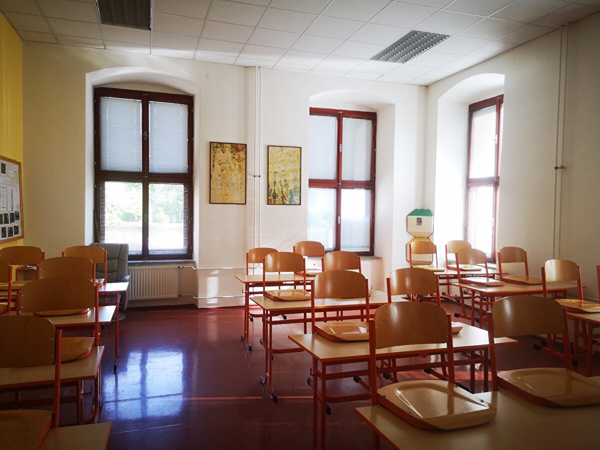 104 yıl sonra ortaya çıkan fotoğraflar arasında ayrıca, Galiçya cephesinde başarı gösteren Türk askerlerinin Avusturya Arşidükü Leopold Salvator tarafından madalya ile ödüllendirildiği anların yer aldığı Sağır ve Dilsizler Ensitüsü'nde çekilen fotoğraflar da bulunuyor.