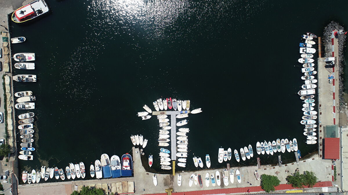 Müsilajın etkisi daha çok açıklarda görülüyor. Deniz dibinde de müsilaj tabakası olduğu belirtiliyor.