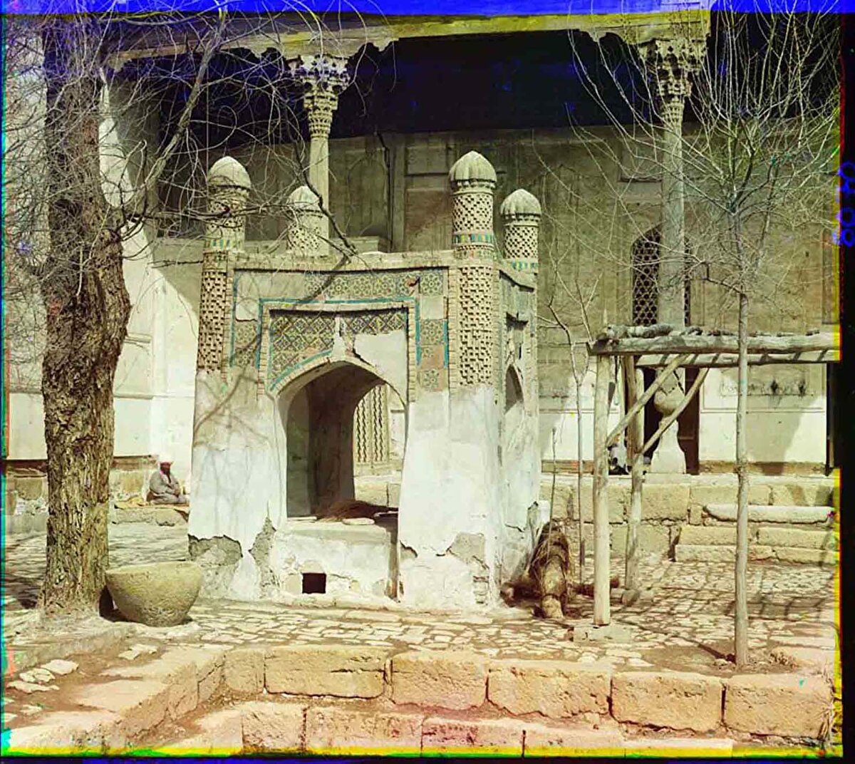 Özbekistan- Buhara'da, Muhammed Bahauddin Şeyh Nakşibendi hazretlerinin türbesi içinde bulunan bir yapı. 