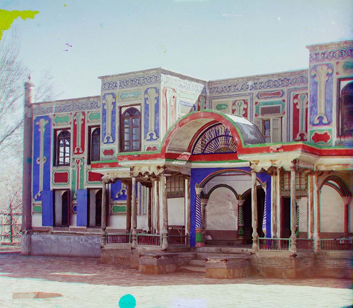 Dönemin Buhara Emiri Seyyid Mir Muhammed Alim Han'ın sarayının iç kısmından bir görünüm. 