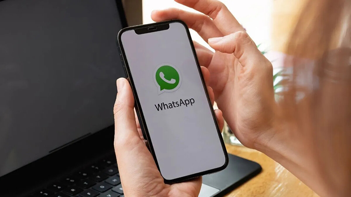 Bu özellik WhatsApp'ın rakibi Telegram'da bulunuyor. Ancak Telegram ise WhatsApp gibi uçtan uca şifreleme sunmuyor.   WhatsApp, iPad'lerde kullanılamıyor. Cathcart şirketin bir iPad uygulaması üzerinde de çalıştığını aktardı.   Farklı cihaz desteği de düşünüldüğünde WhatsApp hesabınızı ayrı bir telefon numarasına ihtiyaç duymadan hem telefon hem tablet hem masaüstünde kullanabileceksiniz. 