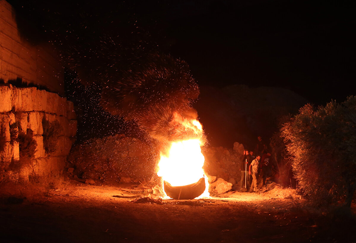 Konuyla ilgili konuşan 18 yaşının altındaki aktivistlerden biri şu ifadeleri kullandı: Bütün hayallerimi ve tutkularımı erteledim. Şu anda tek amacım yerleşimcileri dağdan çıkarmak. Protestolarda Ebu Yusuf takma ismini kullanan Filistinli genç ise, Gösterilere devam edeceğiz. Yerleşimcilerin gitmesinden başka bir çözüm yok. şeklinde konuştu.