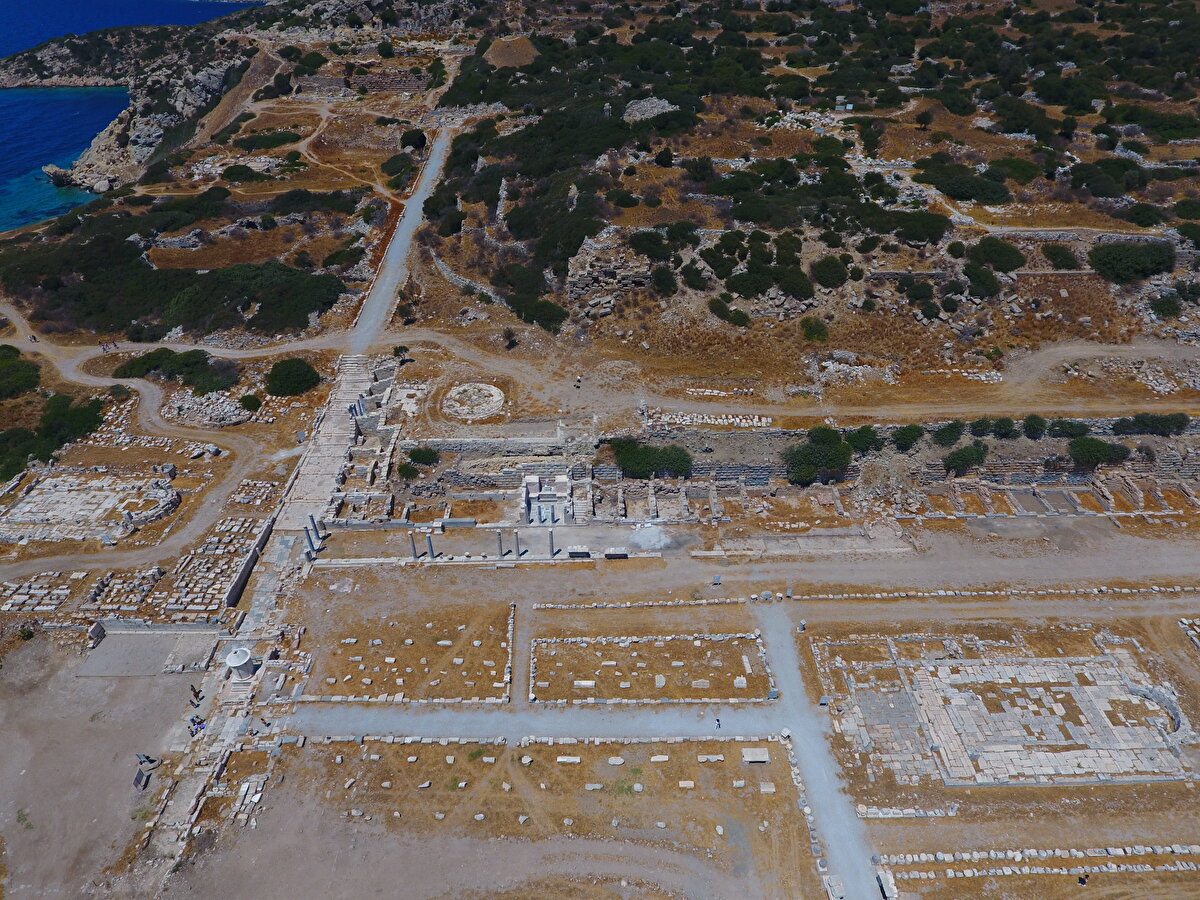 Knidos Antik Kenti Kazı Heyeti Başkanı ve Selçuk Üniversitesi Edebiyat Fakültesi Arkeoloji Bölümü Öğretim Üyesi Prof. Dr. Ertekin Doksanaltı, Knidos'a gelen ziyaretçilerin tarih, kültür ve doğal güzellikleri bir arada yaşayabilmeleri için çalışmalara devam ettiklerini söyledi.