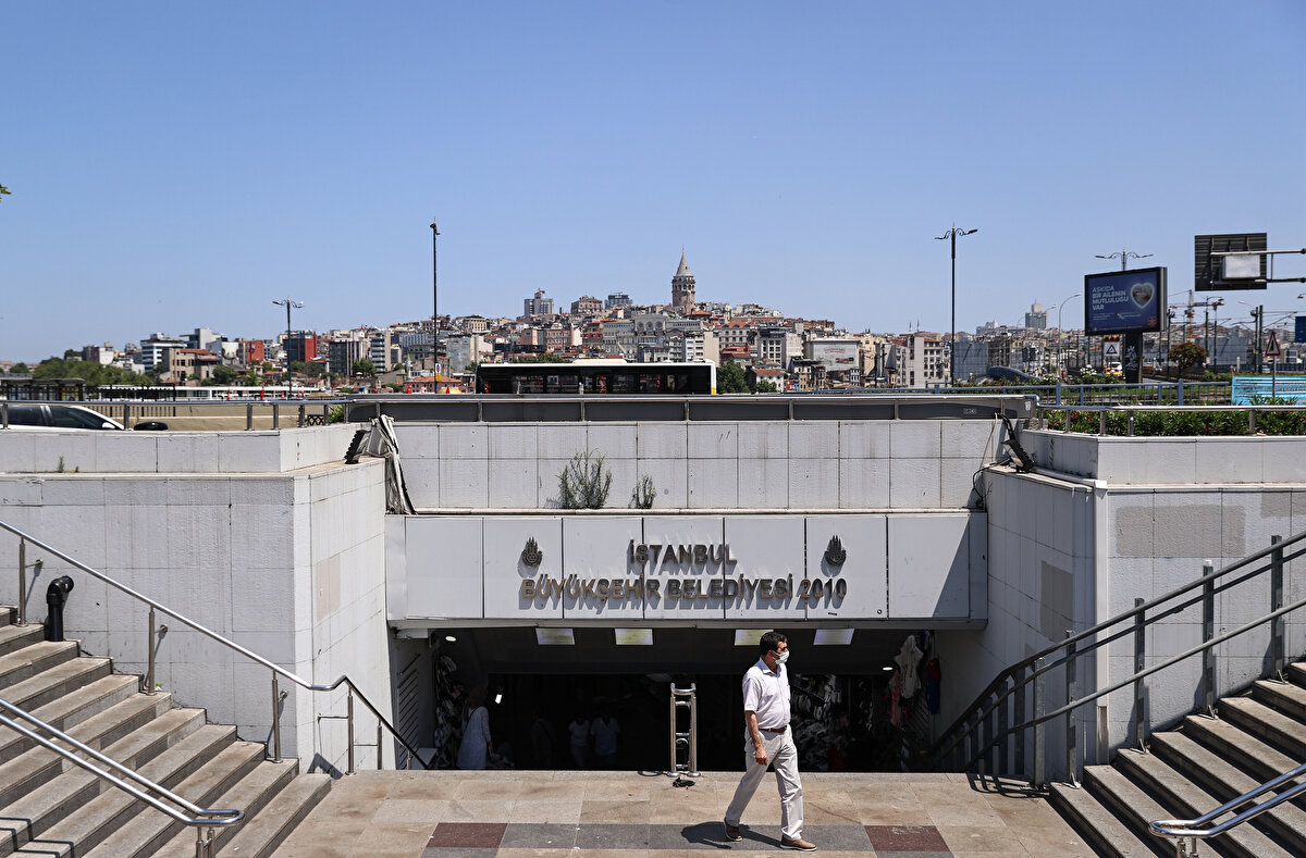 Cumhurbaşkanı Recep Tayyip Erdoğan, son kabine toplantısında 1 Temmuz itibarıyla sokağa çıkma kısıtlamalarının kaldırılacağını duyurmuştu.