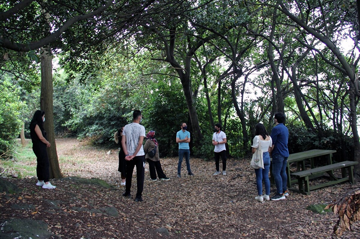 Amazon kadınlarının burada yaşadığına ve mitolojide Kaptan Yason önderliğindeki Argonotlar'ın Herkül ile birlikte altın postu aramak için geldiklerine ve ‘Aretias, Nesos ve Khalkeritis’ isimleriyle anılan adada M.Ö. 2 bin yılından itibaren yerleşimin başladığı sanılıyor.