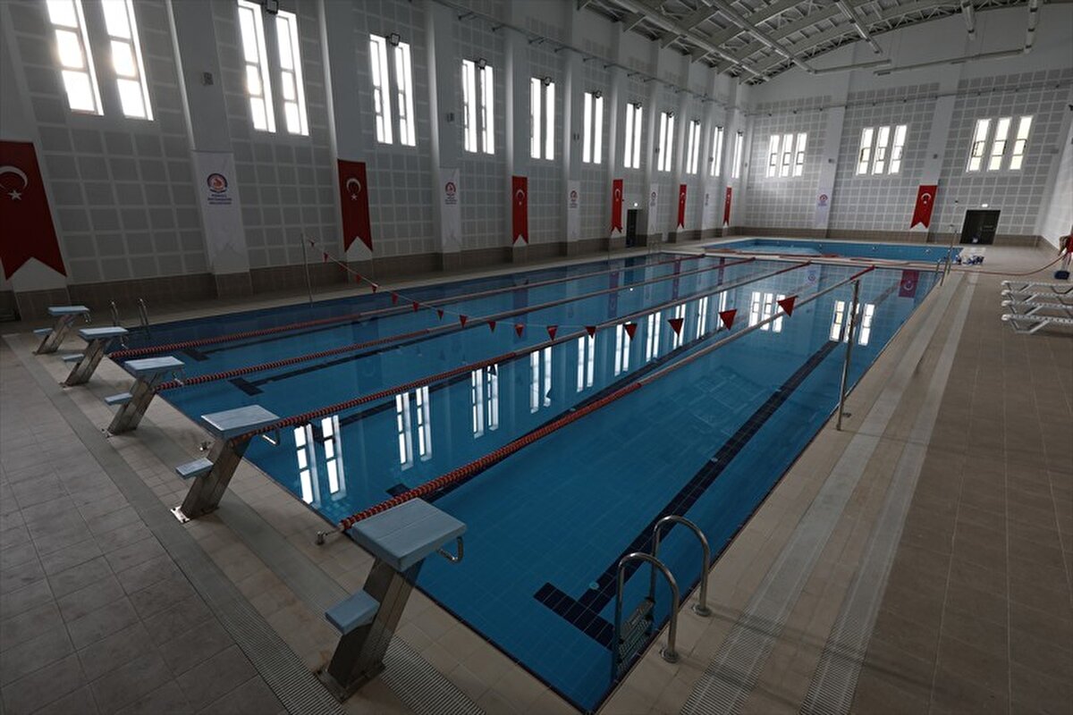 Açık yüzme havuzları 1 Haziran'daki genelgeyle faaliyete geçmişti. Yeni genelgeyle kapalı yüzme havuzları da hizmet vermeye başlayacak.