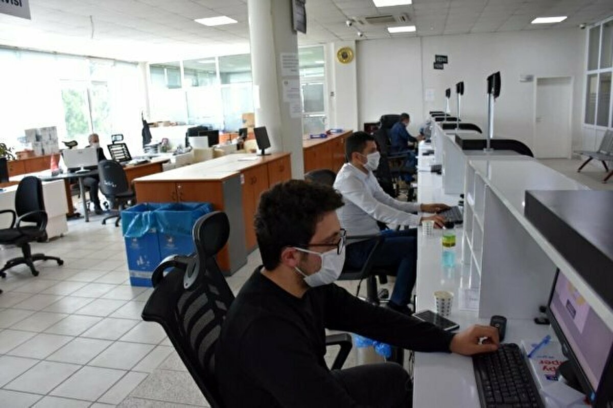 Kamu kurum ve kuruluşlarında uygulanan 10.00-16.00 mesai uygulaması sona erdirilecek ve normal mesai düzenine geri dönülecek. Kamu kurum ve kuruluşları için günlük çalışmanın başlama ve bitiş saatleri ile öğle dinlenme süresi, bölgelerin ve hizmetin özelliklerine göre valilerce tespit edilecek.