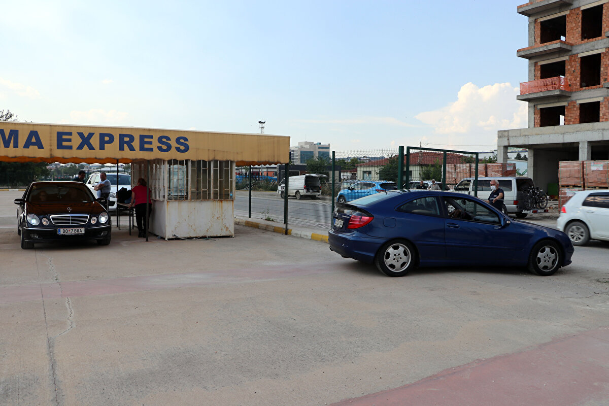 Avusturya'dan gelen Gökhan Ergüven ise arabalı treni beğendiğini ve 8 yıldır Türkiye'ye trenle seyahat ettiğini dile getirdi.