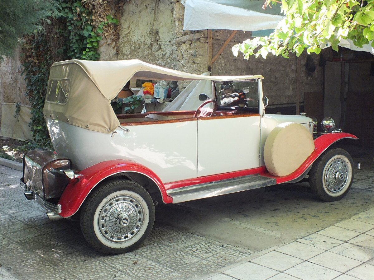 Aracı görenlerin şaşkınlık geçirdiğini ifade eden Özen, Bazen çarşıda tur atıyorum. Görenler fotoğraf çekiyorlar. Düğünler için isteyenler oluyor. Sünnet düğünleri için bile isteyenler var. Birkaç defa aracı verdim ama fazla yıpranmaması açısından da böyle kullandırmak istemiyorum şeklinde konuştu.