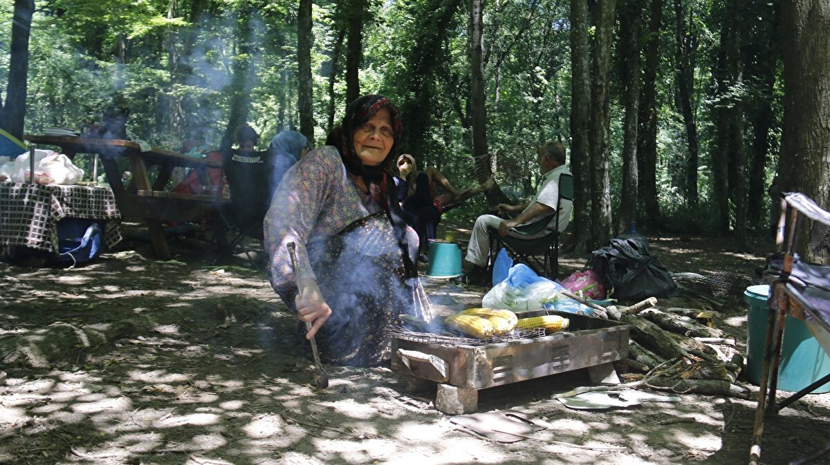 Koronavirüs tedbirleri kapsamında, pazar günü uygulanan sokağa çıkma yasağı sona erdi.  