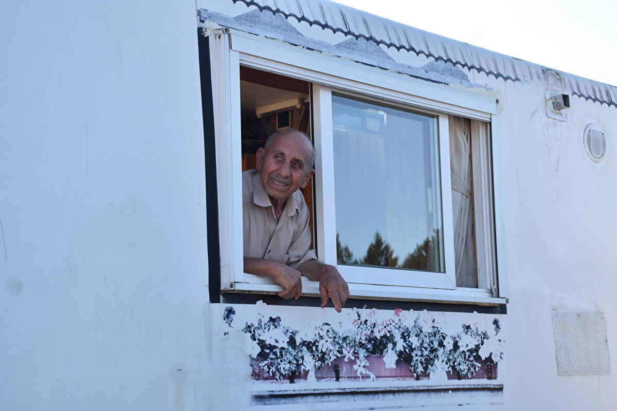 Bilecik'e gelen Mehmet Yavuz, karavanla yolculuğun gayet güzel olduğunu belirterek, bu sayede dağda bayırda, deniz kıyısında adeta bir villasının bulunduğunu söyledi.