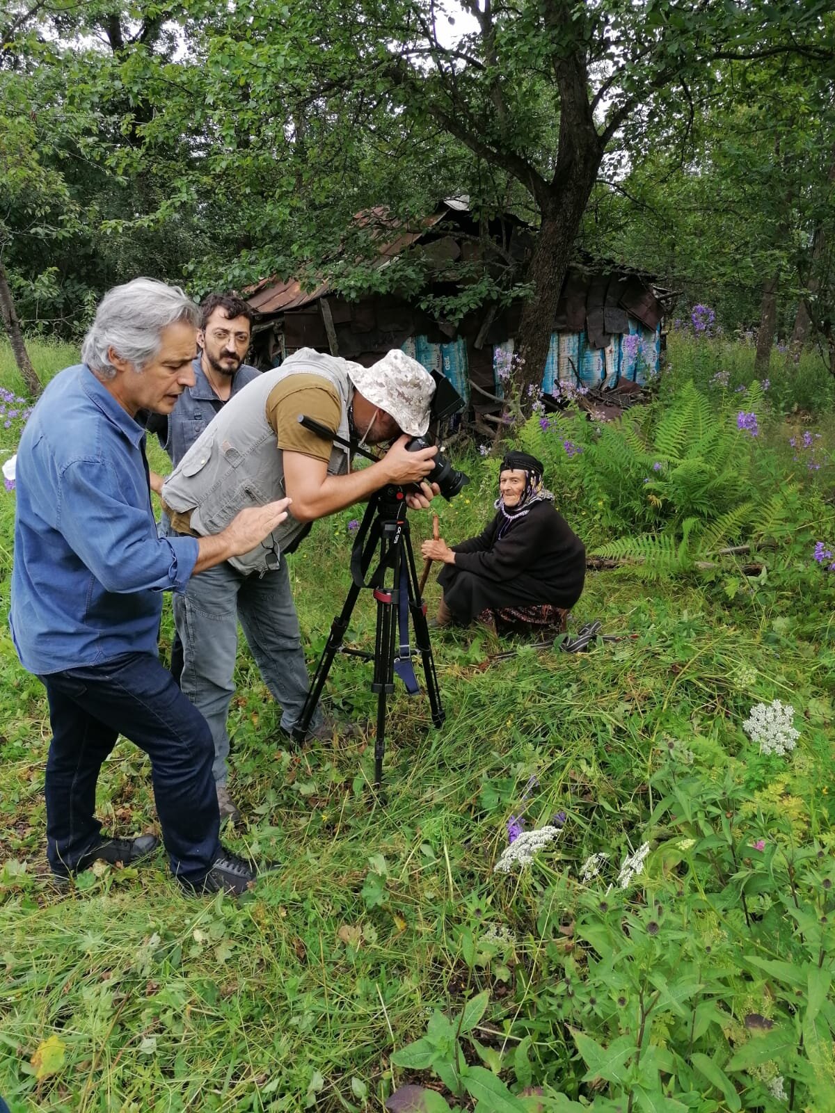 Fadime Kayacı, hayatının belgesele konu olmasıyla mutlu olduğunu söyleyerek, Yıllarca bu yaylada tek başıma yaz-kış yaşadım. Canım sıkılınca odun topluyorum. Hayvanlara yem yapıyorum. Belgeselciler gelip beni çektiler, inşallah güzel olur dedi.