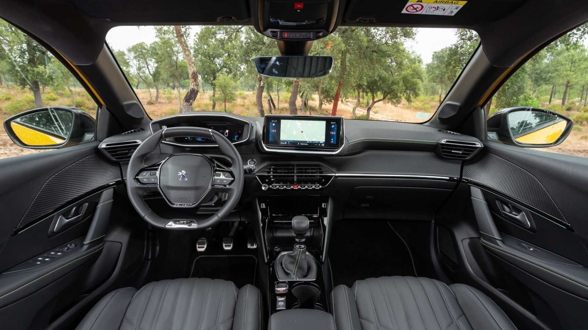 Peugeot 208'de fiyatlar 199 bin TL'den başlıyor. Yenilikçi teknolojiler ve sürüş keyfinin mükemmel birleşimi ile sınıfındaki standartları yeniden belirleyen Peugeot 508 ise 90 bin TL için 12 ay yüzde sıfır faiz fırsatıyla satışa sunuluyor.
