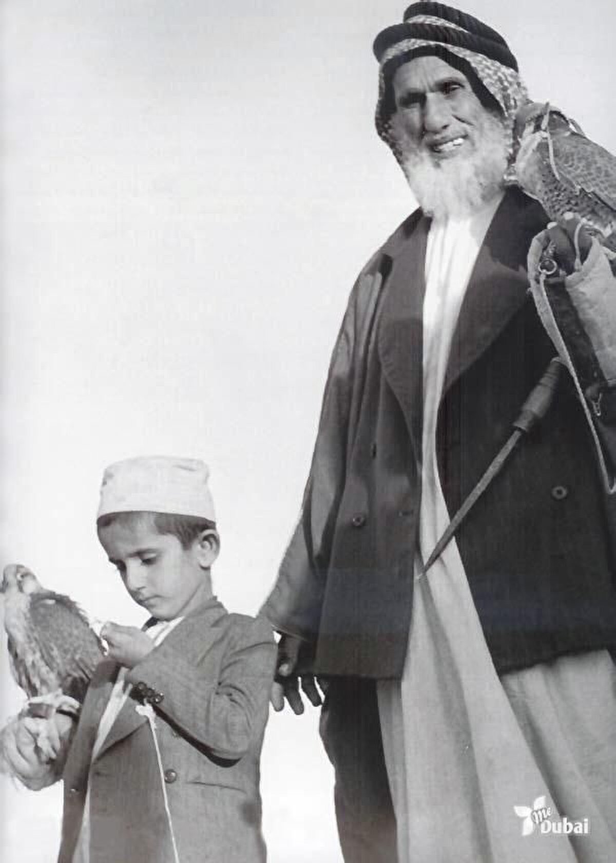 Birleşik Arap Emirlikleri'nin (BAE) Başkan Yardımcısı, Başbakanı ve Dubai Emiri Şeyh Muhammed bin Raşid el-Maktum 10 yaşında avcılık öğrenmeye çalışırken.