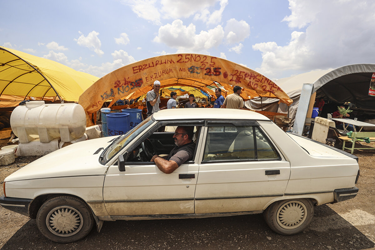 Özel ambalajlanmış paketlerde evlere teslimat yapan zincir marketler, kuruma bağışlama imkânı da sağlıyor.
