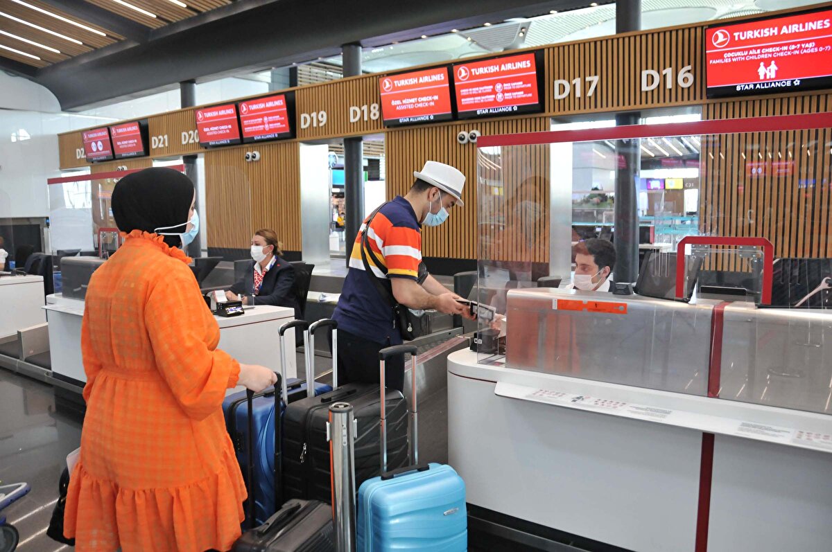 Kurban Bayramı tatilini İstanbul dışında geçirmek isteyenler nedeniyle İstanbul Havalimanı'na yolcu sayısı artmaya başladı.
